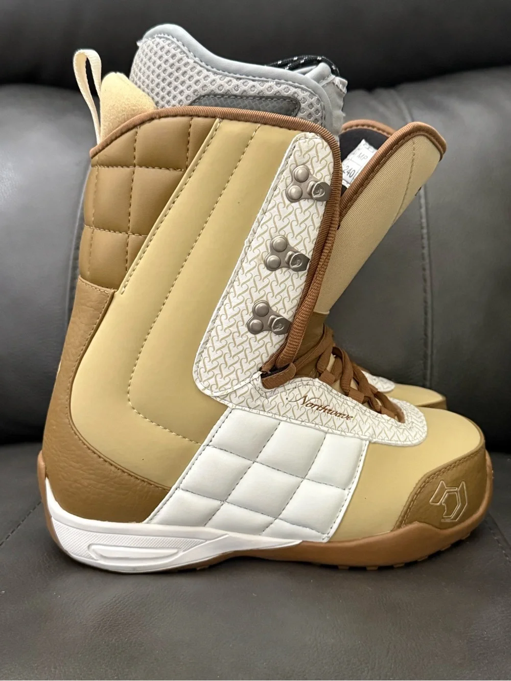 Northwave Topaz Snowboard Boots beige, white, brown Women’s Size-7 /Men’s Size-6